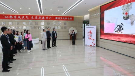 兰州大学管理学院师生参观米兰网页版登录入口廉洁文化作品展