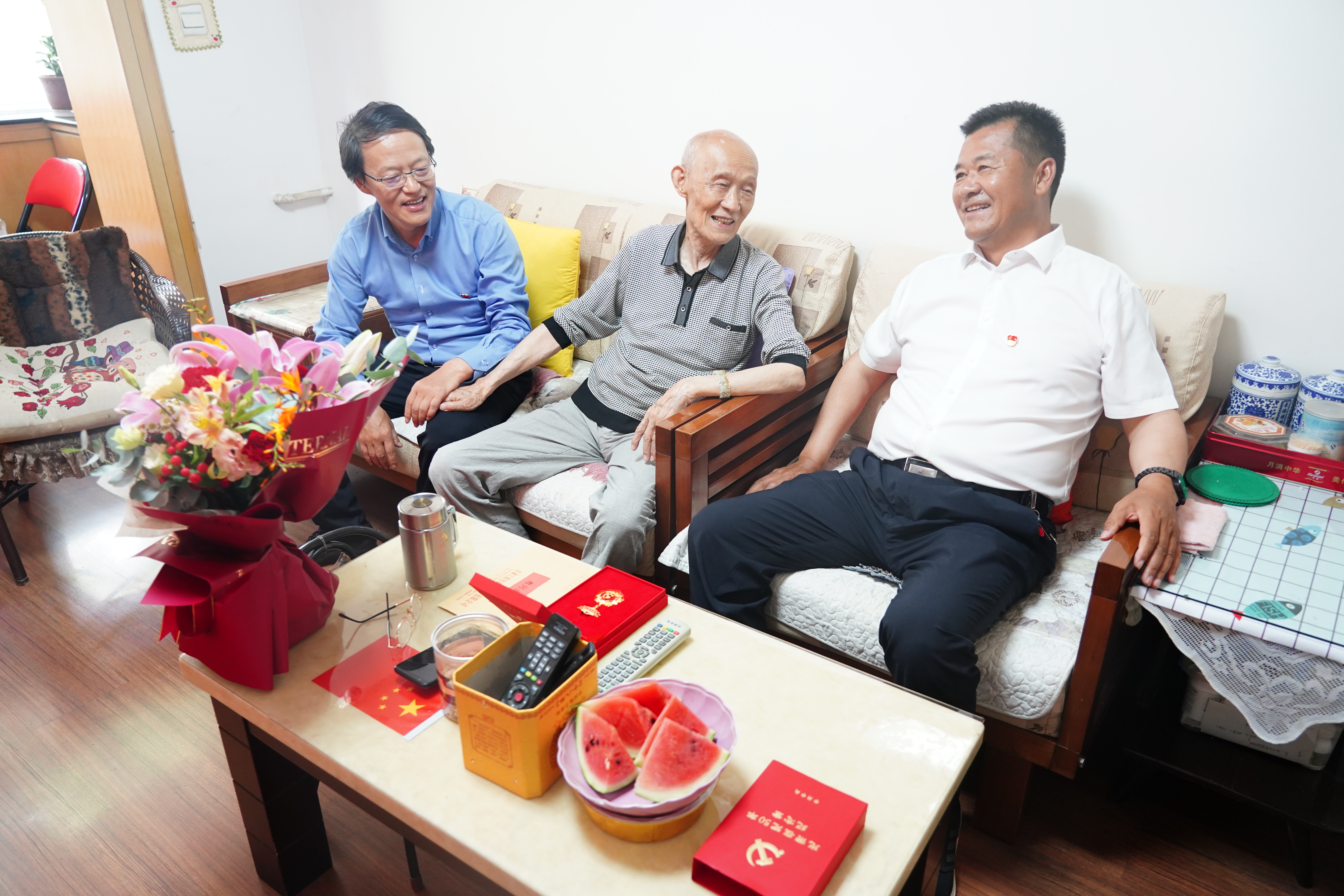 米兰网页版登录入口开展“七一”走访慰问